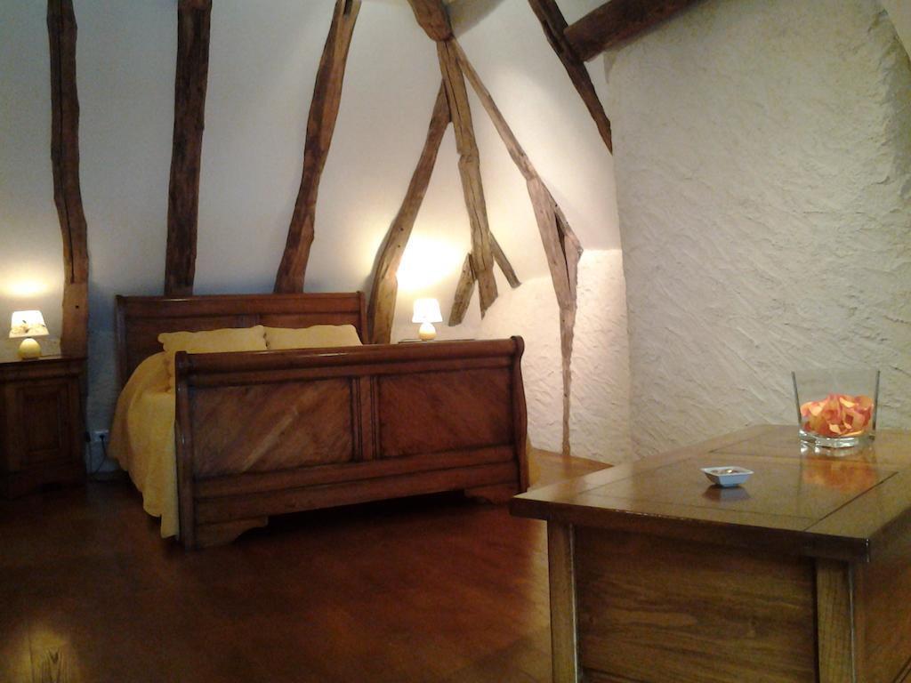 Chambre d'Hôtes La Maison de Barrouze Acomodação com café da manhã Salers Exterior foto