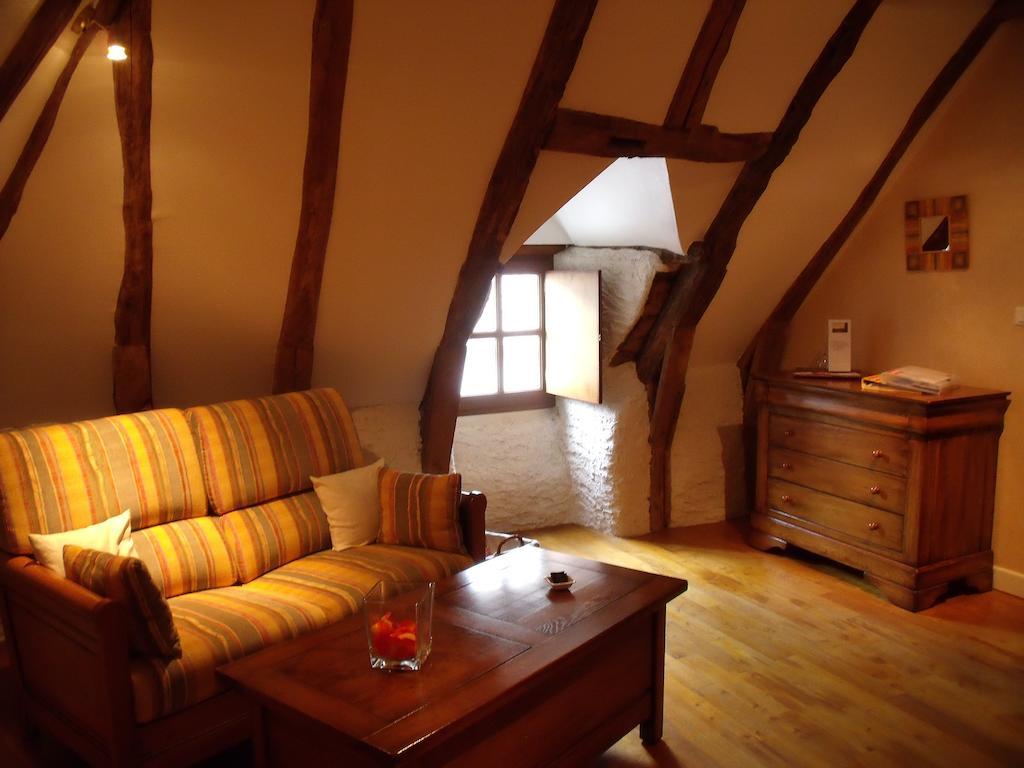 Chambre d'Hôtes La Maison de Barrouze Acomodação com café da manhã Salers Quarto foto